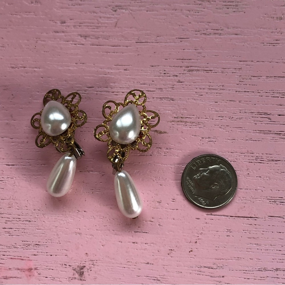 Pearl drop clip on earrings